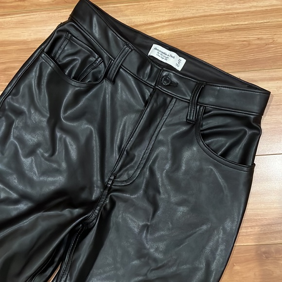 Abercrombie 90s Straight Ultra High Rise Vegan Leather Pants - Picture 4 of 5